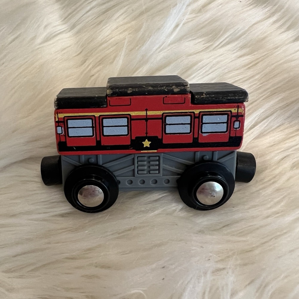 Wooden Red Train 2005 Geoffrev Inc. Imaginarium Magnetic‎